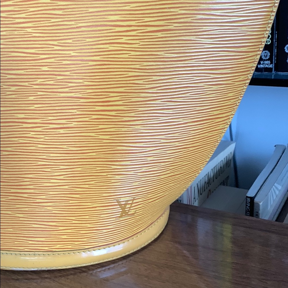 Louis Vuitton  EPI Yellow Purse - Picture 2 of 14